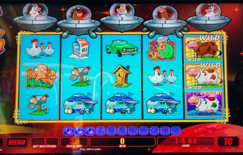 Cartoon farm-animal slot machine game screen