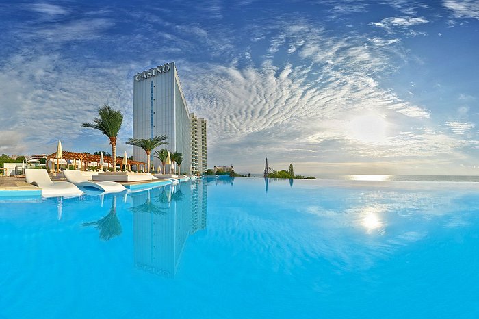 Resort casino hotel with infinity pool